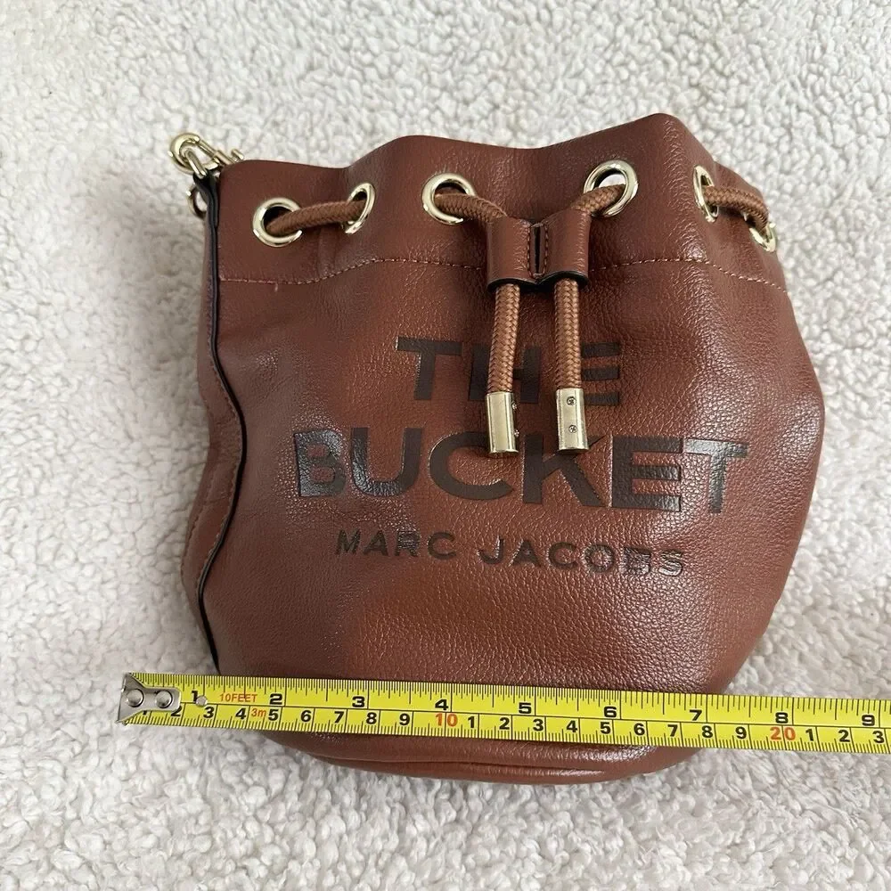 The Bucket Marc Jacobs Full Grain Leather Brown Compact Purse Bag - Picture 8 of 8